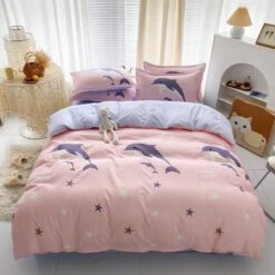 Cartoon Dolphin Pink Ube 120gsm Polyester Bedding Set -Kawaii Store kawaiies plushies plush softtoy cartoon dolphin pink ube 120gsm polyester bedding set bedding sets 624162