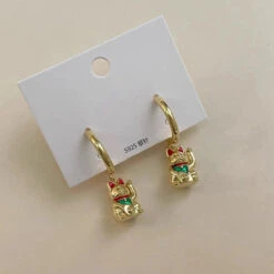 Cute Lucky Cat 18K Gold-Plated Pendant Earrings -Kawaii Store kawaiies plushies plush softtoy cute lucky cat 18k gold plated pendant earrings jewelry 787217