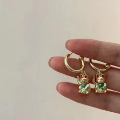Cute Lucky Cat 18K Gold-Plated Pendant Earrings -Kawaii Store kawaiies plushies plush softtoy cute lucky cat 18k gold plated pendant earrings jewelry 842618