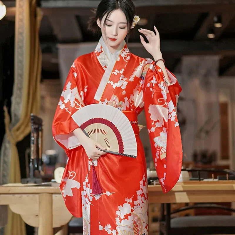 Apparel Long Traditional Japanese-themed Beautiful Floral Women's Kimono 3 Apparel Long Traditional Japanese-themed Beautiful Floral Women's Kimono